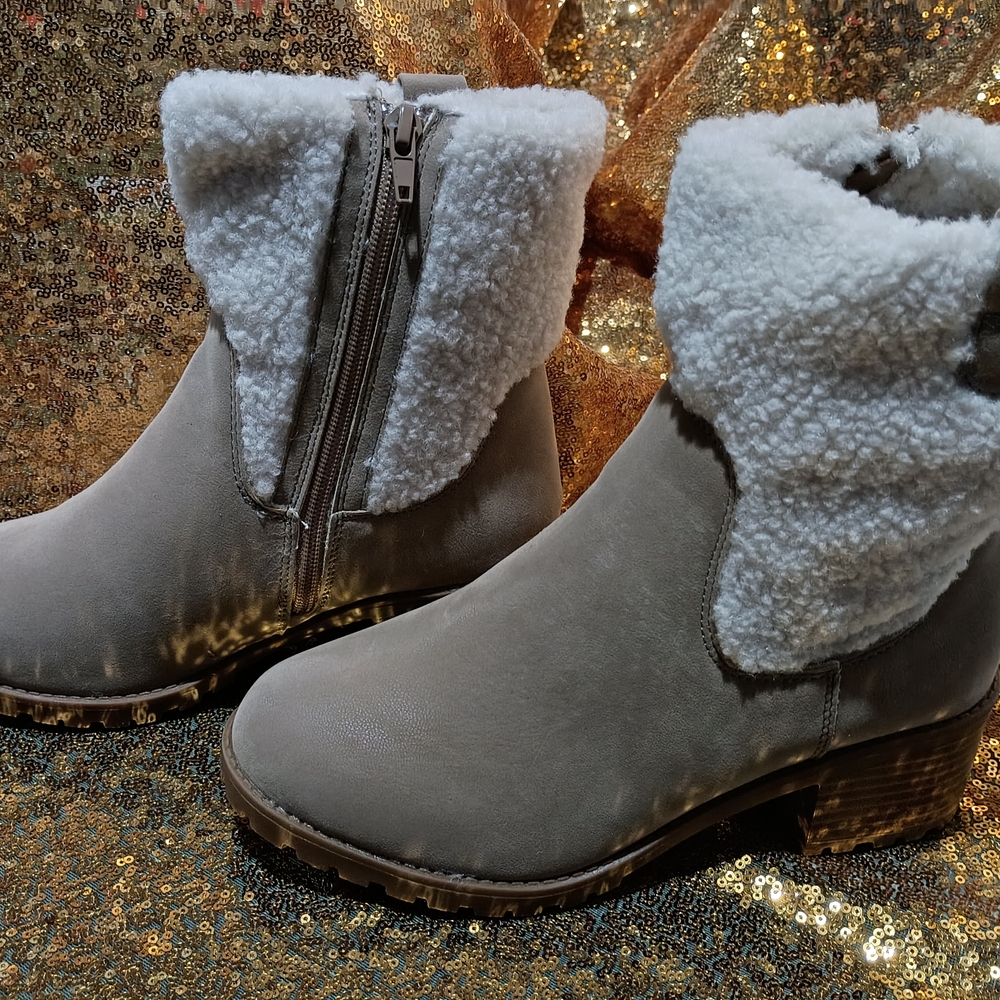 MIA Kids Gray Shearling Boots